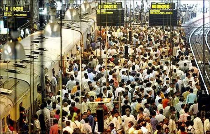 Crowded Mumbai railway station platform